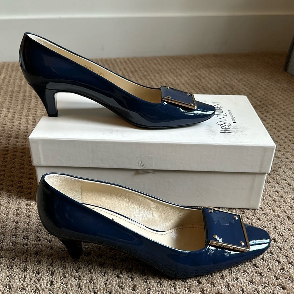 Yves Saint Laurent Marceau 50 pump shoe